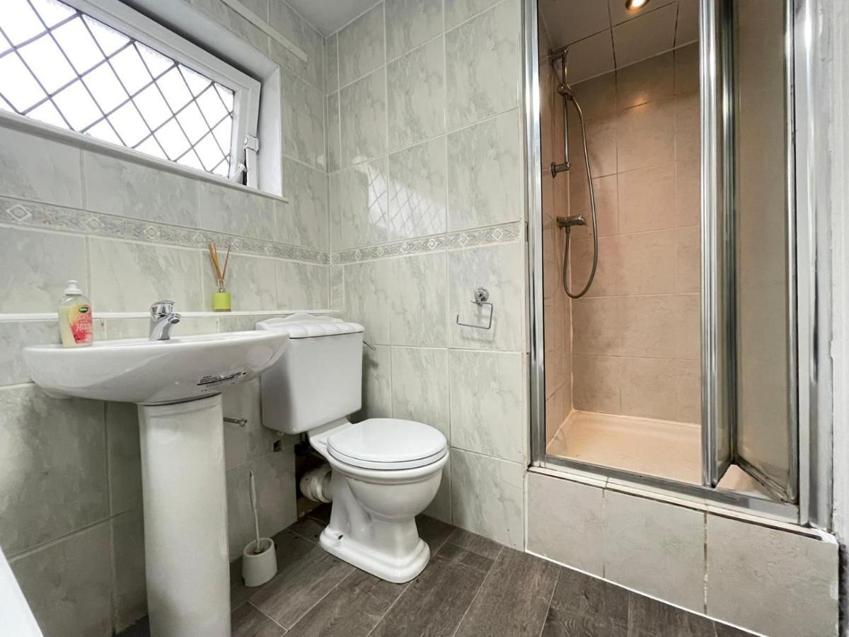 Spacious Bedroom In Beckton Londyn Zewnętrze zdjęcie